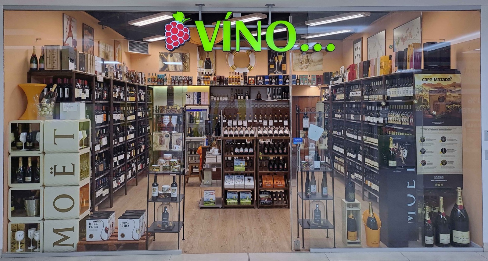 Vinotéka VINIA v OC Panorama